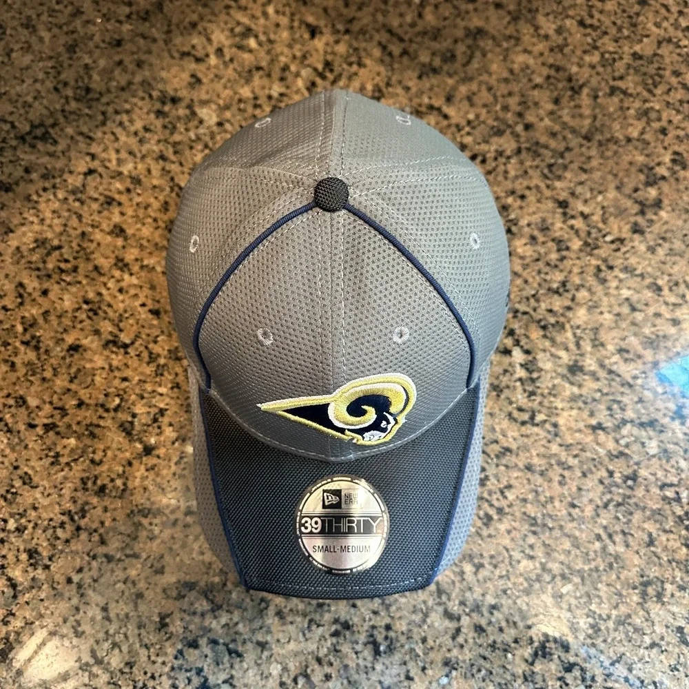 St. Louis‎ Rams NFL New Era 39THIRTY Cap Hat  Flex Fit Small Medium Gray